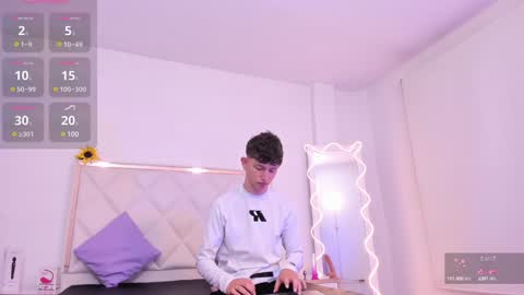 Snapshot of aron_tay chatting on December 27, 4:15 am your aron online show from December 27, 4:15 am