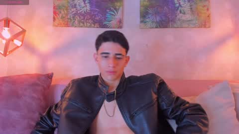 Aron Falcon online show from December 18, 7:47 am