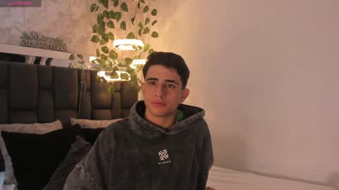 Aron Falcon online show from December 23, 4:33 am