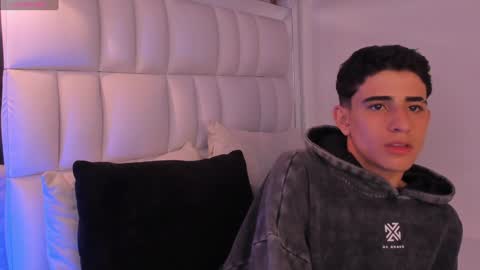 Aron Falcon online show from December 17, 7:07 am