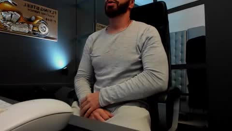 Snapshot of arongrant chatting on September 19, 9:46 am AronGrant online show from September 19, 9:46 am