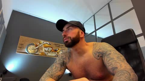 Snapshot of arongrant chatting on February 25, 12:49 pm AronGrant online show from February 25, 12:49 pm