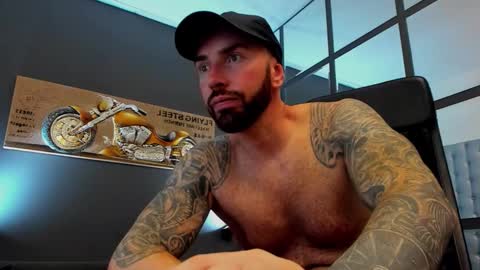 Snapshot of arongrant chatting on October 12, 11:58 am AronGrant online show from October 12, 11:58 am