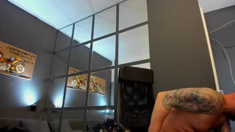 Snapshot of arongrant chatting on March 3, 12:17 pm AronGrant online show from March 3, 12:17 pm