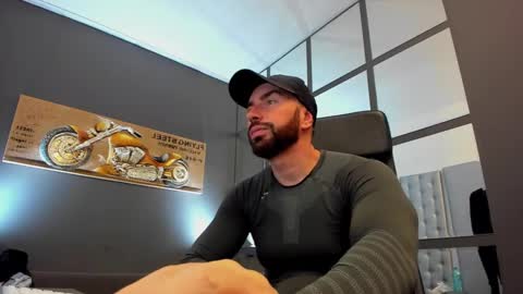 Snapshot of arongrant chatting on March 10, 11:34 am AronGrant online show from March 10, 11:34 am