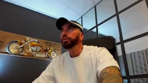 Snapshot of arongrant chatting on September 23, 10:42 am AronGrant online show from September 23, 10:42 am