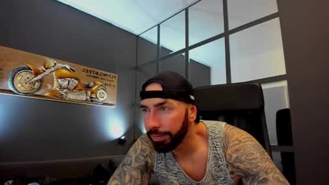 Snapshot of arongrant chatting on March 10, 8:28 am AronGrant online show from March 10, 8:28 am