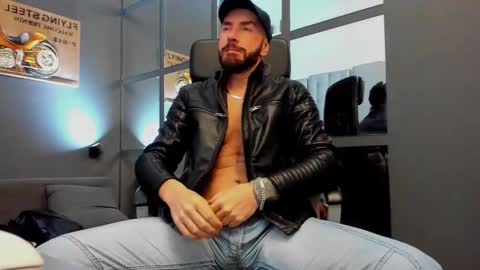 AronGrant online show from December 17, 9:16 am