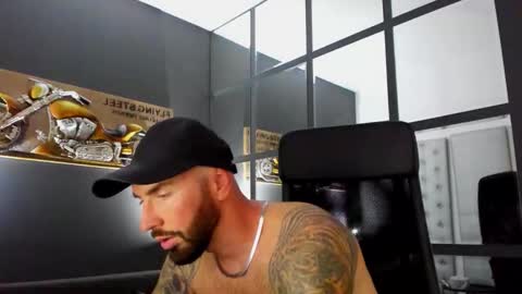 Snapshot of arongrant chatting on September 10, 9:32 am AronGrant online show from September 10, 9:32 am