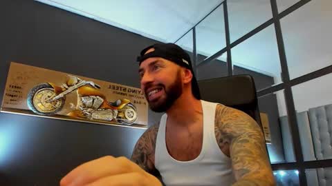 Snapshot of arongrant chatting on October 20, 11:37 am AronGrant online show from October 20, 11:37 am
