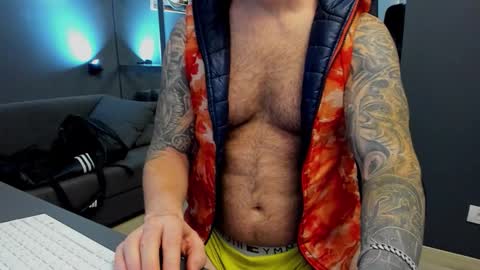 Snapshot of arongrant chatting on October 16, 11:10 am AronGrant online show from October 16, 11:10 am