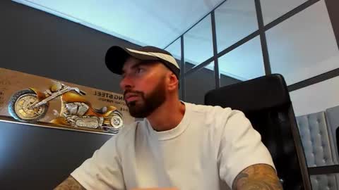 Snapshot of arongrant chatting on September 24, 11:17 am AronGrant online show from September 24, 11:17 am
