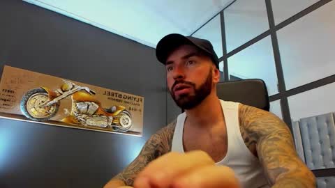 Snapshot of arongrant chatting on October 8, 9:04 am AronGrant online show from October 8, 9:04 am