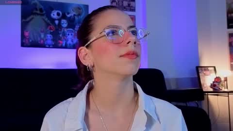 artemisablake online show from December 17, 5:25 am