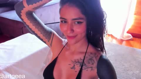 Snapshot of artgea chatting on February 25, 6:55 pm Linda  independent model artgeea online show from February 25, 6:55 pm