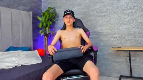 arthurcox_ online show from November 4, 6:20 pm