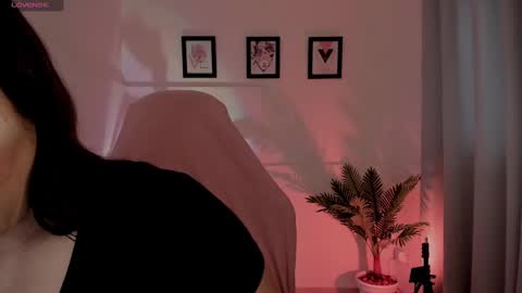 Snapshot of artmist_ chatting on February 4, 7:11 pm Eli online show from February 4, 7:11 pm