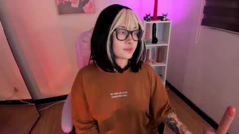 Asami  online show from February 23, 10:01 pm