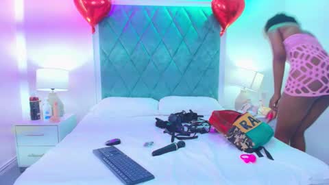 Snapshot of asha_zuri_and_adam chatting on September 22, 12:31 pm asha_zuri_and_adam online show from September 22, 12:31 pm
