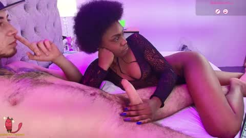 Snapshot of asha_zuri_and_adam chatting on September 19, 4:05 am asha_zuri_and_adam online show from September 19, 4:05 am