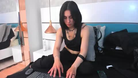 Ashkoreh online show from February 18, 9:03 pm