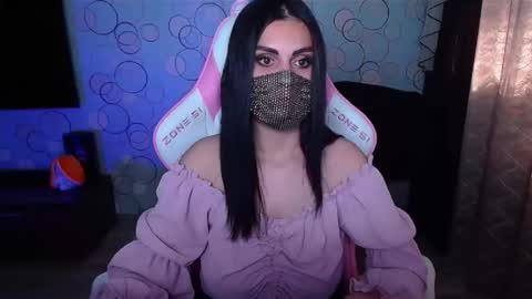 Snapshot of ashley__cooper__ chatting on October 4, 6:00 am Yasmina online show from October 4, 6:00 am
