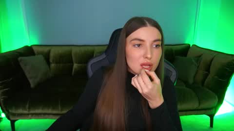 ashleybaee online show from October 29, 1:13 pm