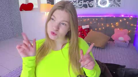 AshleyJonse online show from December 14, 6:30 am