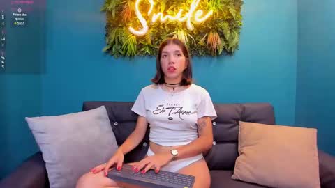 Snapshot of ashleymonrroe_ chatting on October 14, 7:39 pm Ashley Monroe online show from October 14, 7:39 pm