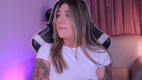 Ashley Lauren online show from November 21, 4:21 am