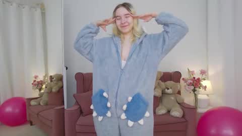 Snapshot of ashly_cherry chatting on October 13, 11:01 am ashly_cherry online show from October 13, 11:01 am