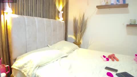 Ashlye  online show from October 1, 4:55 am