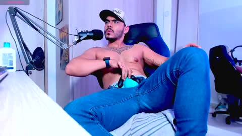 ashton scott online show from January 17, 10:45 pm