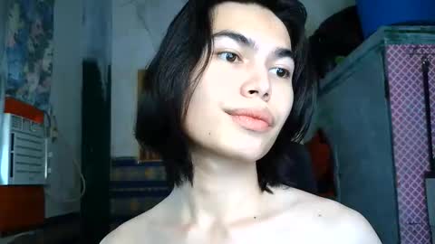 asian_babyboi online show from May 8, 7:14 am