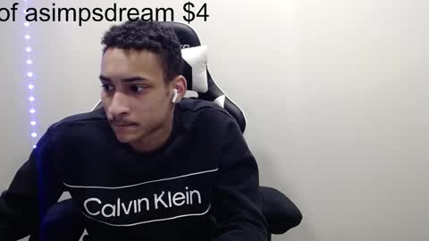 Snapshot of asimpsdream chatting on February 13, 2:42 pm asimpsdream online show from February 13, 2:42 pm