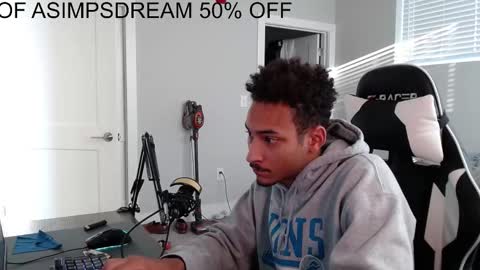 Snapshot of asimpsdream chatting on October 24, 1:12 pm asimpsdream online show from October 24, 1:12 pm