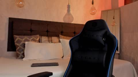 astonhills online show from April 16, 2:22 am