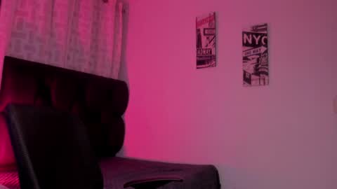 Snapshot of astonhills chatting on September 28, 4:43 am astonhills online show from September 28, 4:43 am