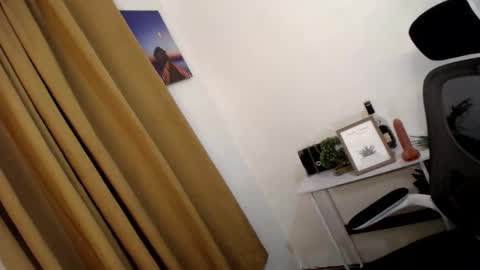 Anna online show from March 12, 7:04 pm