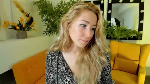 Snapshot of astramonroe chatting on September 26, 6:54 am astramonroe online show from September 26, 6:54 am