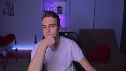 astren online show from November 13, 1:25 pm