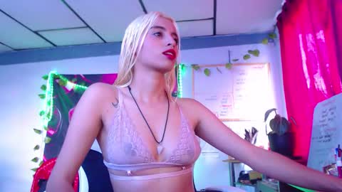 Atenea online show from December 16, 2:34 pm