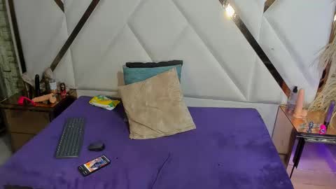 Monii Yi online show from November 26, 3:48 am