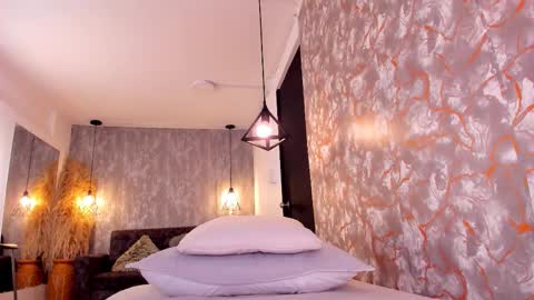 Aura online show from February 2, 3:41 pm