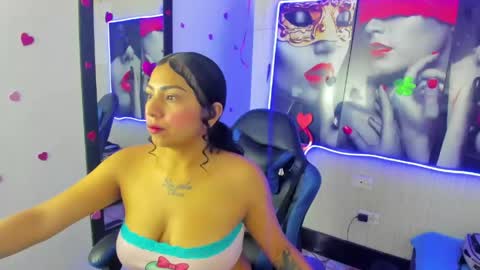 Aura Bluee Love online show from May 6, 4:18 am