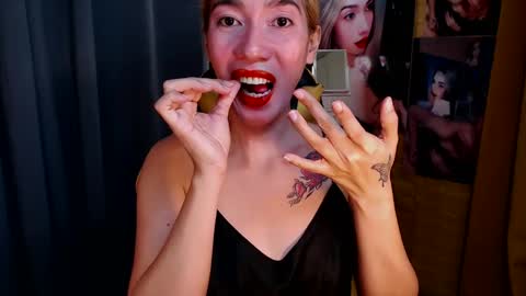 Snapshot of aurakharisma_xx chatting on February 13, 5:26 am Miss awra online show from February 13, 5:26 am