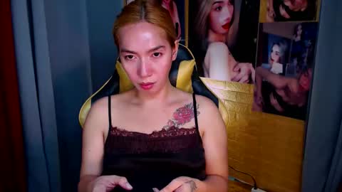 Snapshot of aurakharisma_xx chatting on October 8, 6:41 am Miss awra online show from October 8, 6:41 am