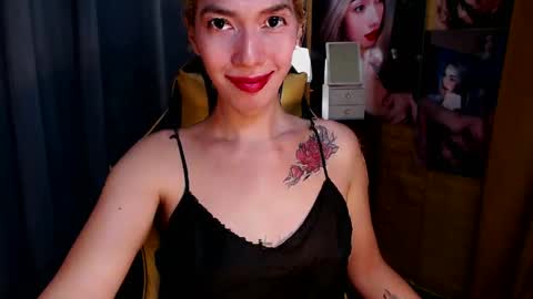 Snapshot of aurakharisma_xx chatting on January 30, 5:19 am Miss awra online show from January 30, 5:19 am
