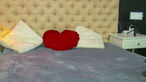 auramilff online show from March 19, 4:12 pm