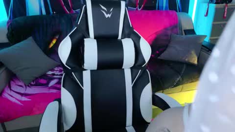 AURORA NATSUKI online show from January 19, 11:20 am